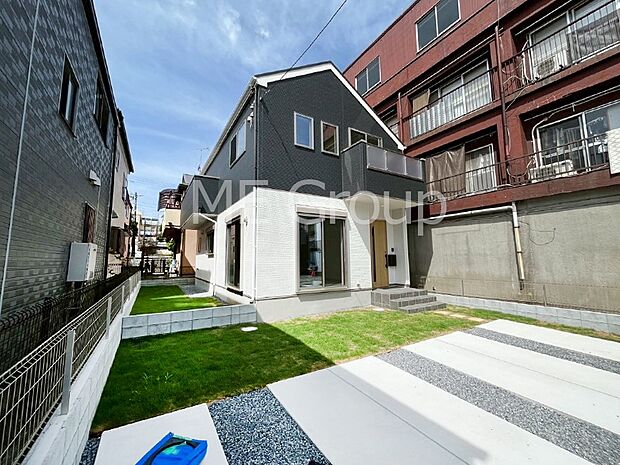 〜Exterior〜  ここから始まる「日常」は家族にとって大切で貴重な時間。少しでも豊かに快適に。  『快適』とは「家」と「街」と「環境」が調和した時に訪れるんだと改めて感じさせてくれます。