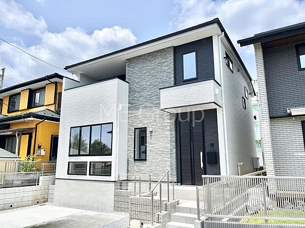 〜Exterior〜　閑静な住宅地で子育て家族にピッタリ。毎日のお散歩も快適な緑に恵まれたエリアで、自然に包まれた穏やかな暮らしを実現するための、ゆとりある住環境が整っています。