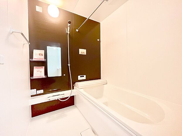 ◆1号棟◆〜Bath Room〜  広々とした雰囲気の良いバスルーム。  お子様と一緒にお風呂に入る楽しみ、思い出の一ページが刻まれる大切な瞬間。  日々の疲れをリフレッシュできそうです。