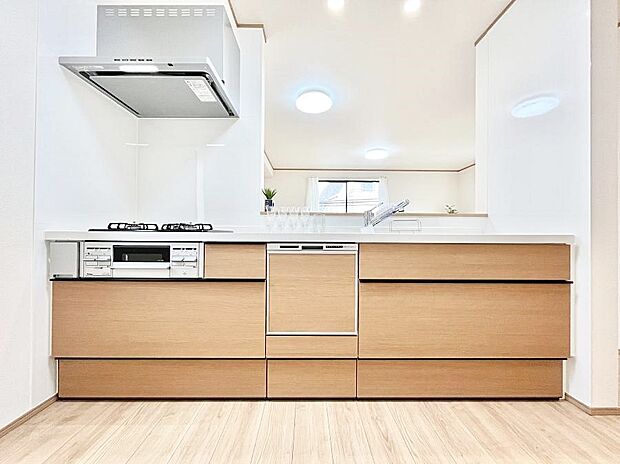 ◆B号棟◆〜Kitchen〜 会話が弾むリビング、料理が愉しくなるキッチン。家は、ただ生活する場ではなく、暮らしを愉しく、快適にする場所。笑顔の毎日、安らぎの日々のために、最新の設備・仕様を採用。