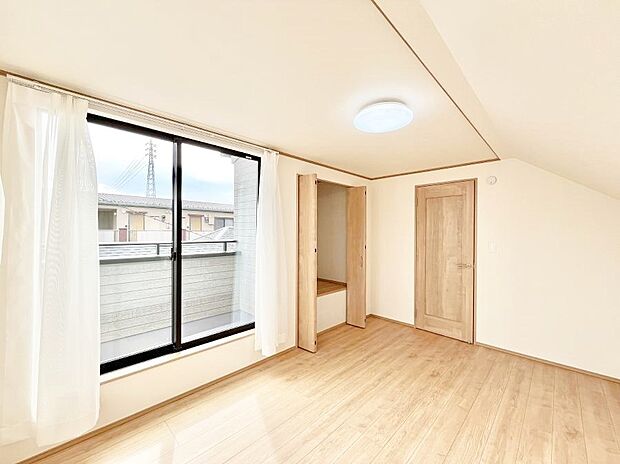 ◆B号棟◆〜Bed Room〜 子供部屋はお子様にとって大変重な役割があります。子供一人で過ごす空間を与えることで、宿題や勉強時間も自然と増えまた自ら部屋の片付けや掃除なども促すことに繋がります。