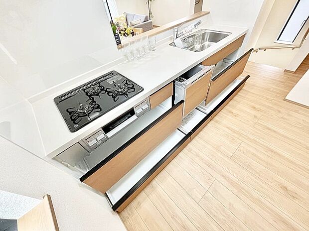 ◆B号棟◆スライド式収納なので上からの出し入れが可能！腰をかがめずに楽々！ 