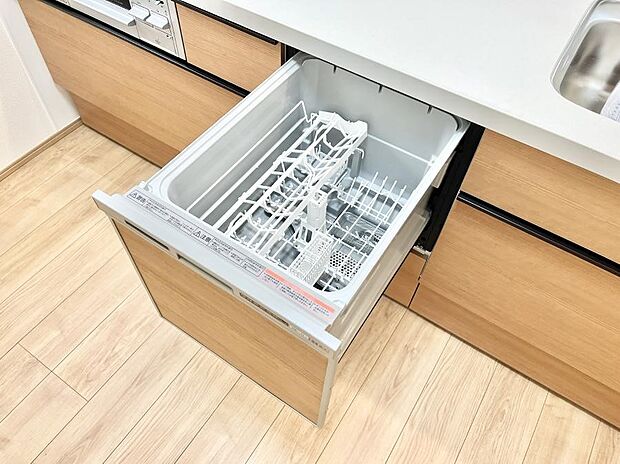 ◆B号棟◆後片付けが楽になる食洗機も標準装備で付いております。使ったお皿を入れてスイッチを押すだけ！時間の有効活用にも重宝します。
