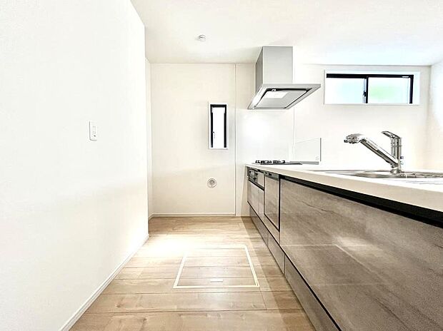 ~Kitchen~ 広くて使いやすいキッチンなら家族でいっしょに料理をつくったり、後片付けも手間なくできちゃいます♪収納もたっぷりあるので、いつもすっきりと清潔な印象を保てます。