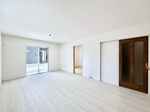 家族団らんの時間も増えそうなくつろぎのリビングダイニング。