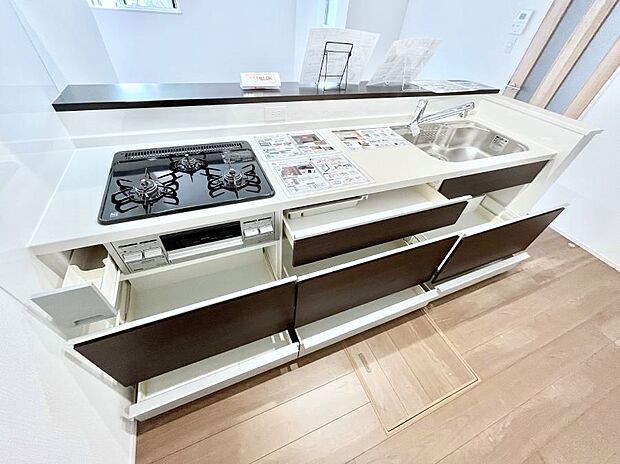 使いやすさを優先したスライド式収納タイプ！