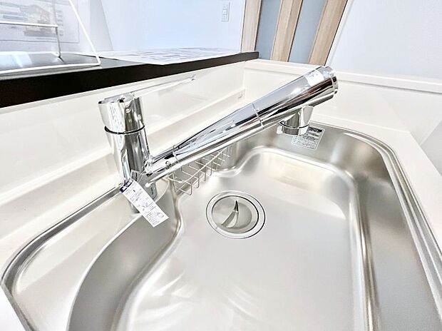 いつでも清潔なおいしいお水を。一つの水栓で水道水と浄水を使い分け。