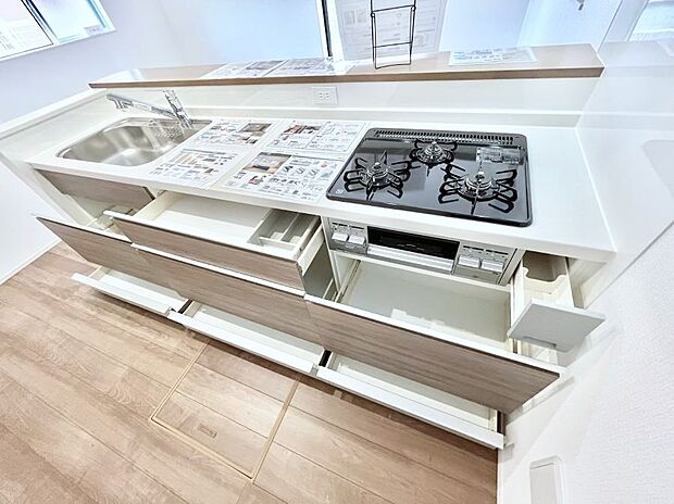 使いやすさを優先したスライド式収納タイプ!