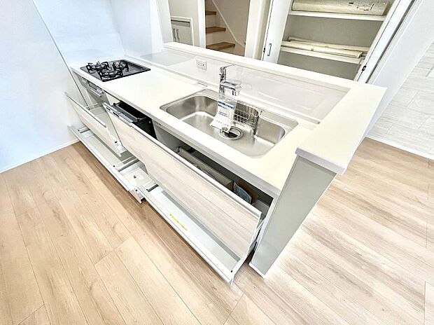 使いやすさを優先したスライド式収納タイプ！