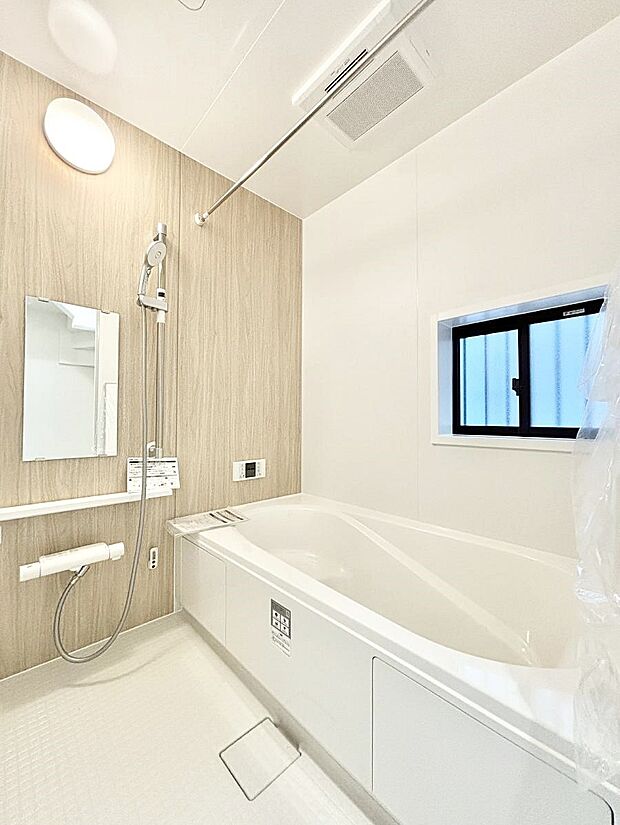 ◆A号棟◆~Bath Room~ 雨の日のお洗濯にも大活躍な浴室乾燥機付!梅雨の季節や、秋の長雨など、外に洗濯物が干せない時期にも、天気や気温を気にせず洗濯物を干すことができます。