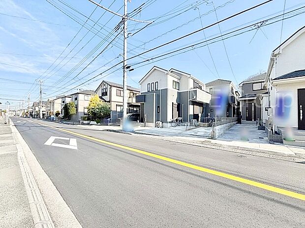 ~Exterior~ 前面道路:北西 10m 公道 前面道路は閑静な住宅地をはしる車通りの少ない道路。駐車の出し入れもらくらくです!ご不明点・現地見学のご希望は、お気軽にお問い合わせください!