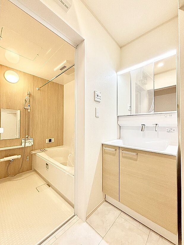 ◆A号棟◆~Dressing Room~ スタイリッシュなパウダールーム。水回り集中設計で家事動線もスムーズです♪収納スペースも豊富なので小物類もスッキリ収納できちゃいます♪