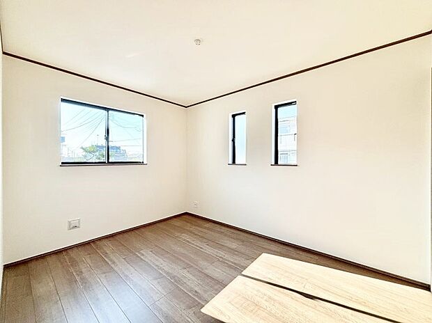 ◆C号棟◆〜Bed Room〜　マンションと違い部屋数が多いのが戸建てのメリットです。ご家族が増えたことで手狭に感じていた住まいも戸建てでは各居室プライバシーを保つことができます。