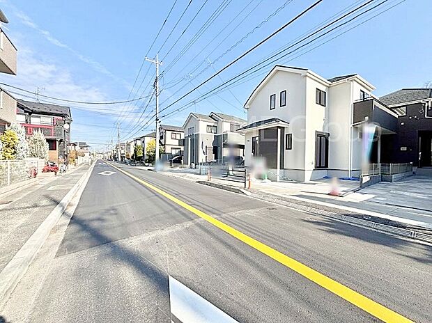 〜Exterior〜　前面道路：北西 10m 公道　前面道路は閑静な住宅地をはしる車通りの少ない道路。駐車の出し入れもらくらくです！ご不明点・現地見学のご希望は、お気軽にお問い合わせください！