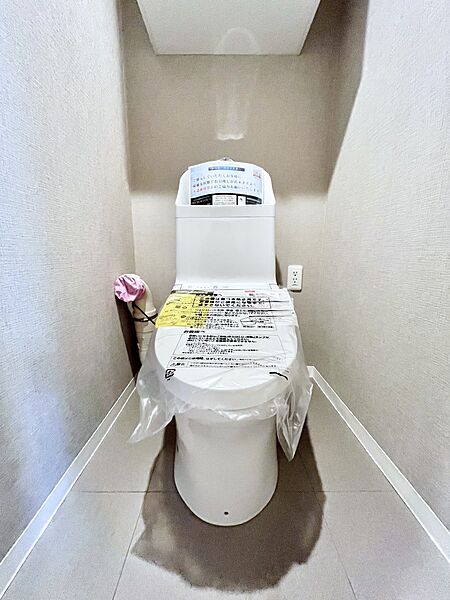 ～Toilet～　綺麗・スッキリ・快適なウォシュレット付トイレでくつろげる空間です。嬉しいリフォーム済！トイレは毎日使わざるを得ないもの。いつも清潔を保ちたいですね。