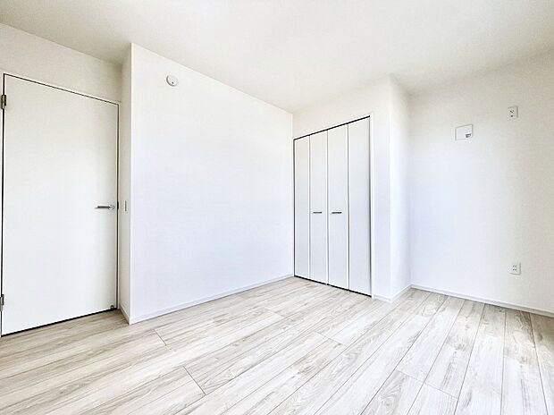 〜Bed Room〜　部屋数が多いのが戸建てのメリットです。ご家族が増えたことで手狭に感じていた住まいも戸建てでは各居室プライバシーを保つことができます。住まいにゆとりが生まれ心もリラックスできます♪