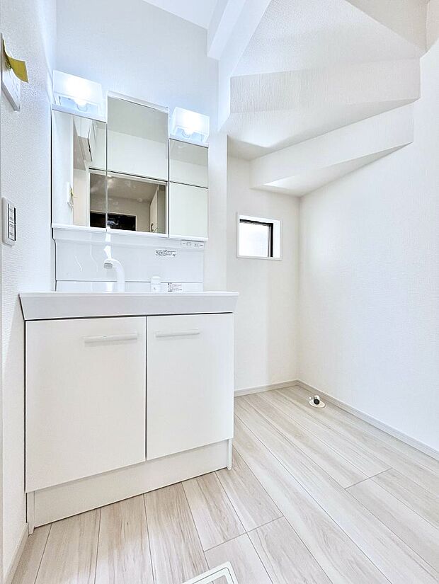 清潔感のある快適空間です。毎日の身支度も気持ち良くお使い頂けます。 