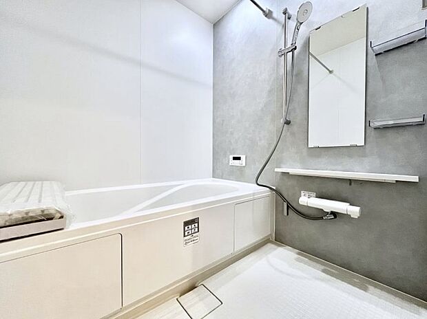 ◆1号棟◆〜Bath Room〜  広々とした雰囲気の良いバスルーム。  お子様と一緒にお風呂に入る楽しみ、思い出の一ページが刻まれる大切な瞬間。日々の疲れをリフレッシュできそうです。