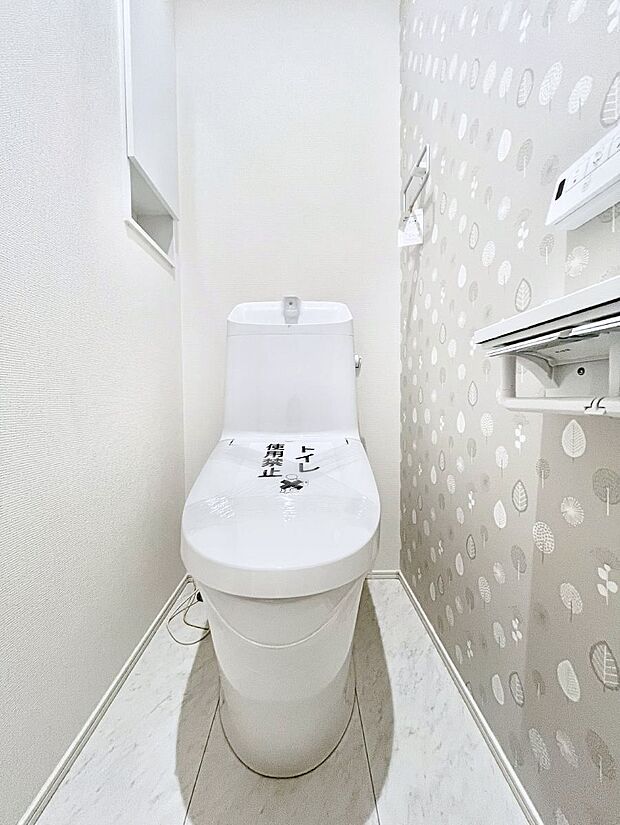 ◆1号棟◆〜Toilet〜　清潔感のある水回り♪トイレはウォシュレット付きです◎トイレは毎日使わざるを得ないもの。いつも清潔を保ちたいですね。トイレが2ヶ所あるので朝の混雑時に便利です！