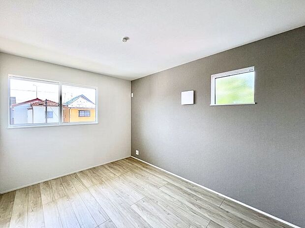 ◆1号棟◆〜Bed Room〜  「今日も一日お疲れ様」とご夫婦でゆったりくつろげるWIC付きの寝室。毎日の家事やお仕事に疲れた日はフカフカのベットで癒されてください。快適な広さが自慢♪