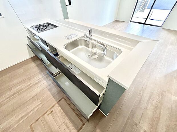 使いやすさを優先したスライド式収納タイプ！