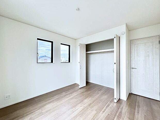 収納が充実しているので、居住スペースを広く使えます。 