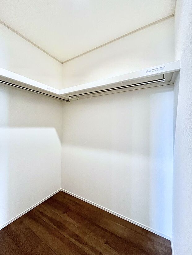 ウォークインクローゼット付きで生活空間を広く利用できます。