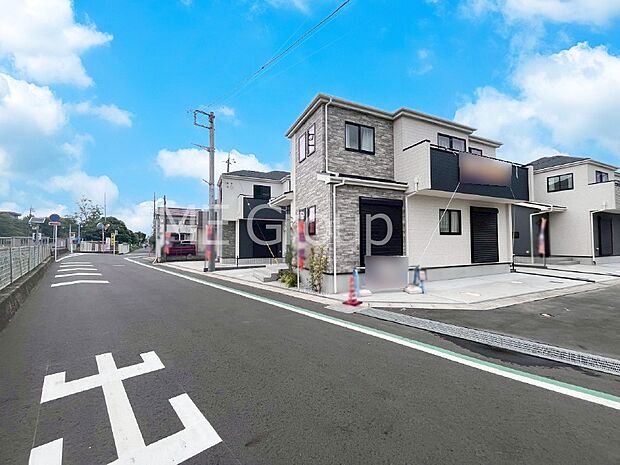 〜Exterior〜  住宅地になっているので車量も少なく、静かな立地です。子育て環境も良好です♪♪周辺環境もあわせてご案内させて頂きます。お気軽にお問い合わせください。