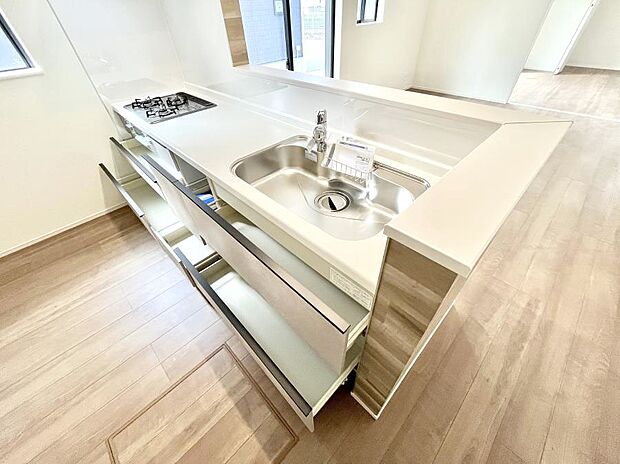 使いやすさを優先したスライド式収納タイプ！