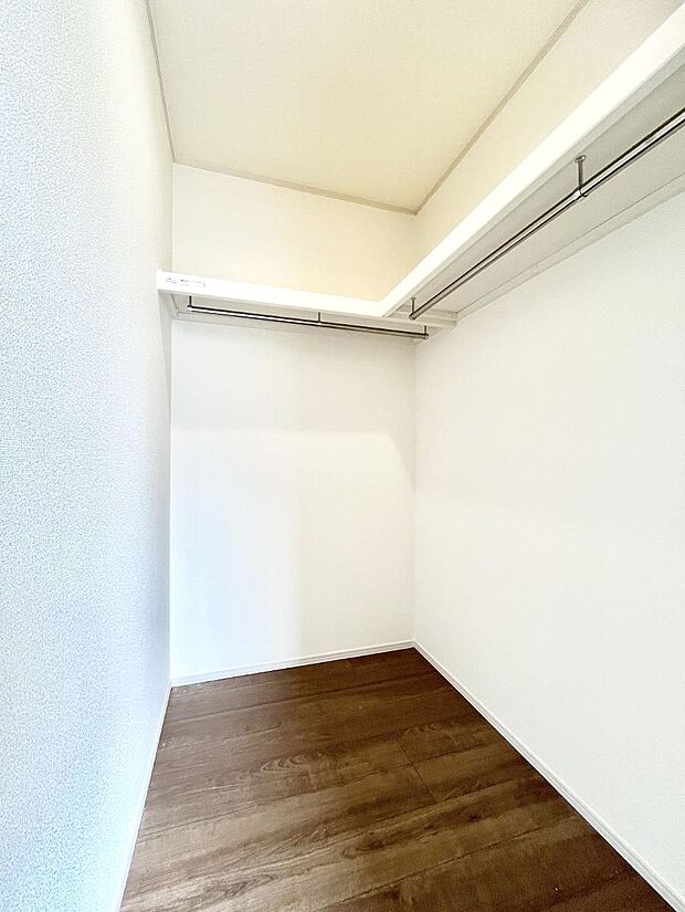 ウォークインクローゼット付きで生活空間を広く利用できます。