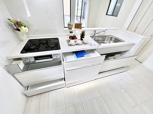 使いやすさを優先したスライド式収納タイプ！