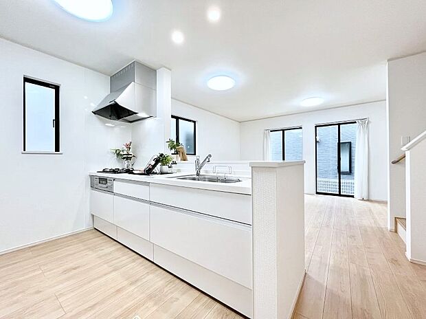 ◆A号棟◆〜Kitchen〜 自然光が入る窓のあるキッチン☆毎日使う場所だからこそ、使い勝手を考慮しました。ゆったりとしたキッチンコーナーは質感豊かな仕上がりとなっております。