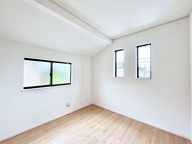 ◆A号棟◆〜Bed Room〜 子供部屋はお子様にとって大変重な役割があります。子供一人で過ごす空間を与えることで、宿題や勉強時間も自然と増えまた自ら部屋の片付けや掃除なども促すことに繋がります。