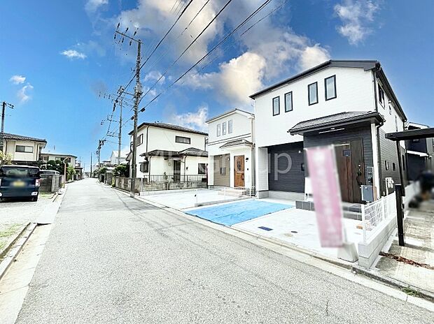 〜Exterior〜 前面道路:北東 4.44m 公道 前面道路は閑静な住宅地をはしる車通りの少ない道路。駐車の出し入れもらくらくです!ご不明点・現地見学のご希望は、お気軽にお問い合わせください!