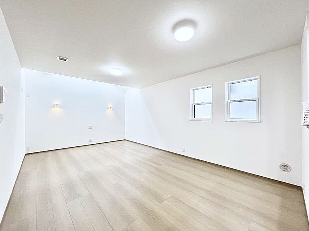 ◆2号棟◆〜Living〜　家族の食事や団らんのほか、子どもを遊ばせたり、友人を招いたりするLDKは住まいの中心。長時間過ごす場所だから、その空間は住まい全体の居心地を左右します。