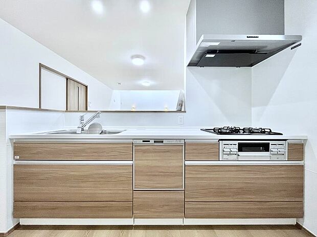 ◆2号棟◆〜Kitchen〜 『料理中も子供の成長を見逃さない』。使いやすくスタイリッシュなカウンターキッチンには、その開放感もさることながら『お子様を見守りながら』の安心感があります。