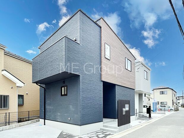 ◆2号棟◆〜Exterior〜 忙しく過ぎゆく日常を置き去るほど、ゆったりした時間が流れる住環境。 『快適』は「家」と「街」と「環境」が調和した時に訪れるだと改めて感じさせてくれます。