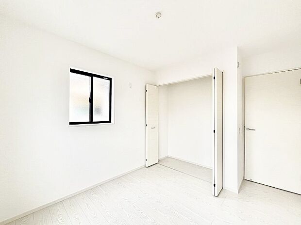 〜Bed Room〜　部屋数が多いのが戸建てのメリットです。ご家族が増えたことで手狭に感じていた住まいも戸建てでは各居室プライバシーを保つことができます。住まいにゆとりが生まれ心もリラックスできます♪