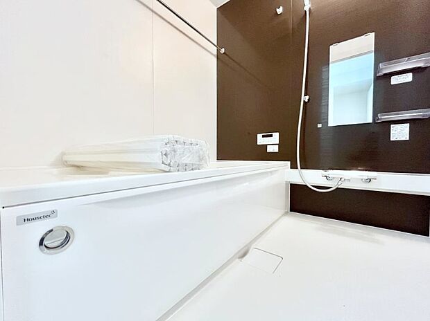 〜Bath Room〜　ゆったりと足を伸ばして入浴することが可能！一日の疲れを癒す貴重なバスタイムです。お子様とご一緒でも十分な広さなので、リビングとは違った家族団欒のひと時をお楽しみいただけます。