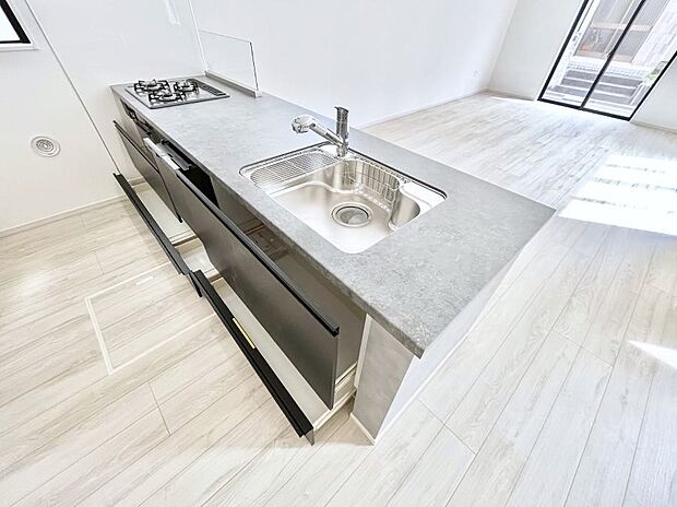 使いやすさを優先したスライド式収納タイプ！