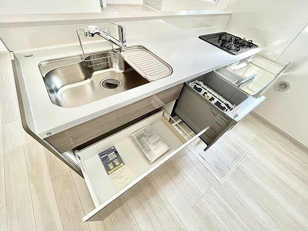 使いやすさを優先したスライド式収納タイプ！