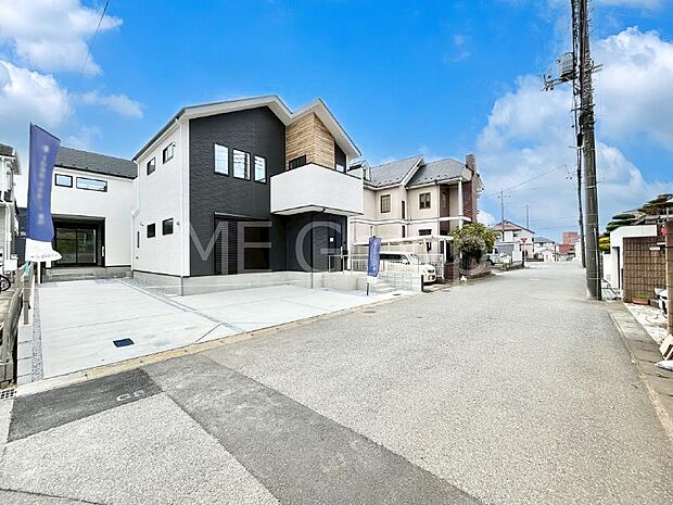 〜Exterior〜 前面道路： 北 5.9m 公道　住宅地になっているので車量も少なく、静かな立地です。子育て環境も良好です♪♪周辺環境もあわせてご案内させて頂きます。