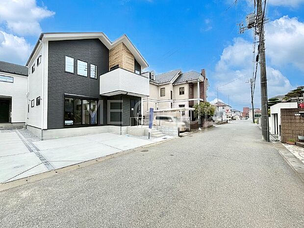 〜Exterior〜 前面道路: 北 5.9m 公道 住宅地になっているので車量も少なく、静かな立地です。子育て環境も良好です♪♪周辺環境もあわせてご案内させて頂きます。