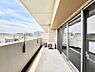 バルコニー：～Balcony～　南向きのバルコニーの前には雲以外に太陽を遮るものがありません。お洗濯物も乾きやすく、何より明るく気持ちのいい光が入ってきます。使いやすく開放的なバルコニーです♪
