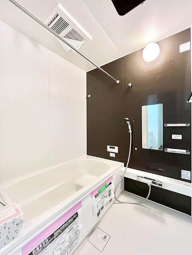 落ち着いた雰囲気でゆっくりお寛ぎいただけるバスルーム