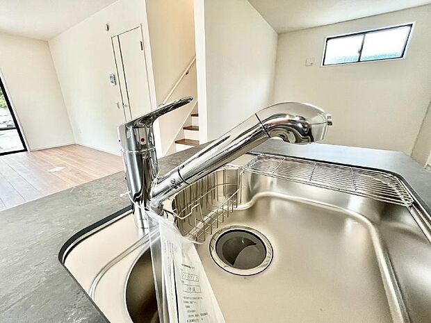 いつでも清潔なおいしいお水を。一つの水栓で水道水と浄水を使い分け。