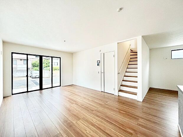 家族とのコミュニケーションが深まるリビングイン階段を採用したダイニング