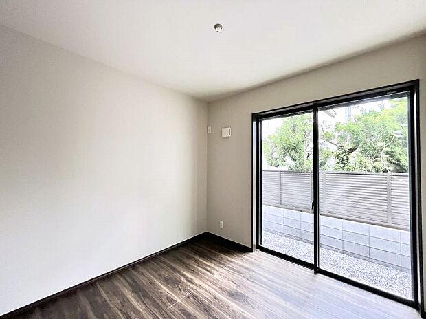 〜Bed Room〜 子供部屋はお子様にとって大変重な役割があります。子供一人で過ごす空間を与えることで、宿題や勉強時間も自然と増えまた自ら部屋の片付けや掃除なども促すことに繋がります。