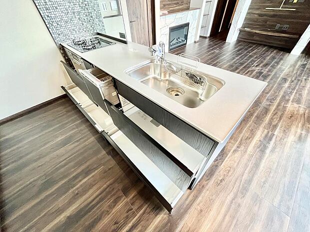 使いやすさを優先したスライド式収納タイプ!