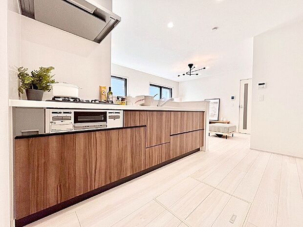 ◆1号棟◆〜Kitchen〜　「さぁ今日は何を作ろう」こんなキッチンなら思いっきり料理ができちゃいます。キッチンからはリビングが一望できます。家族がつながるお家がここにございます。